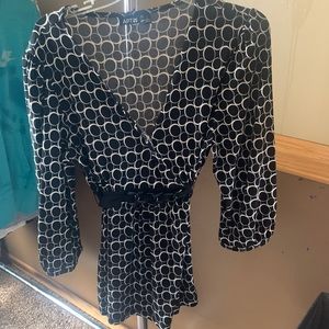 Apt 9 size large top   Like new.  96% polyester 4# Spandex